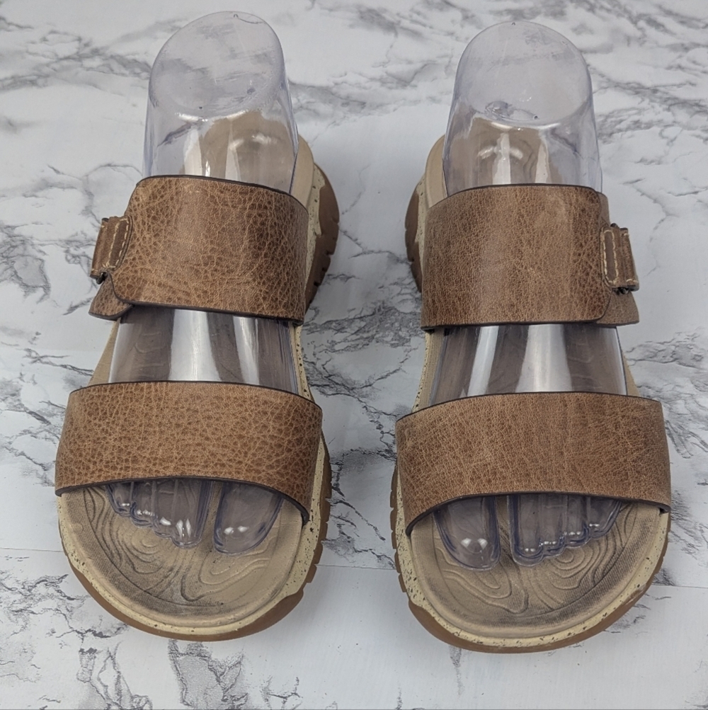 Bionica Nisha Size 9.5 Tan Leather Sandals